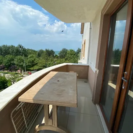 בית אירוח Lapina & Restaurant